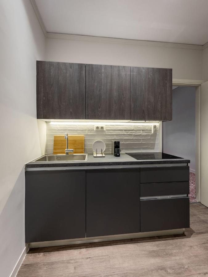 The Beehive Apartments Athena Bagian luar foto