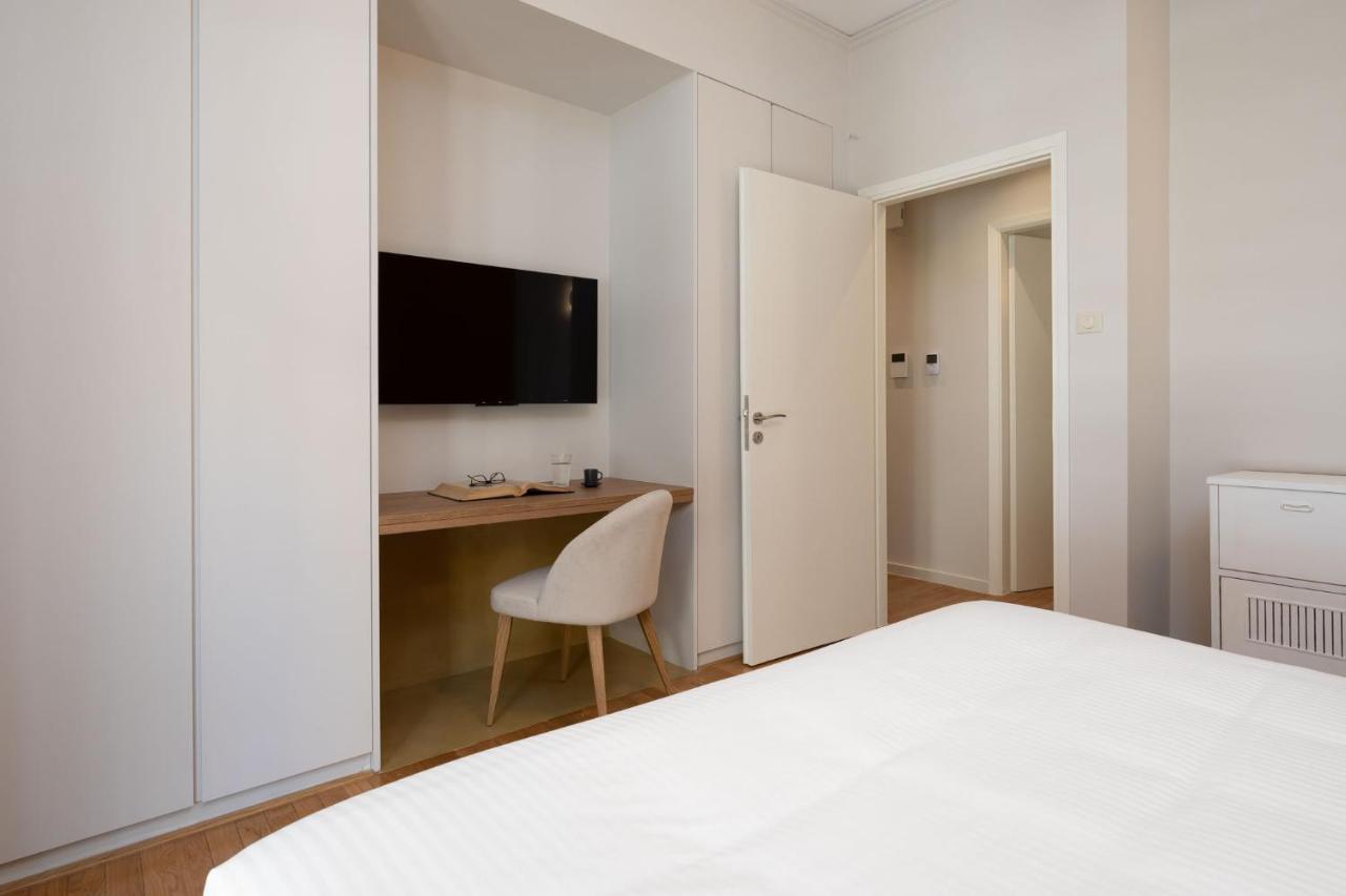 The Beehive Apartments Athena Bagian luar foto