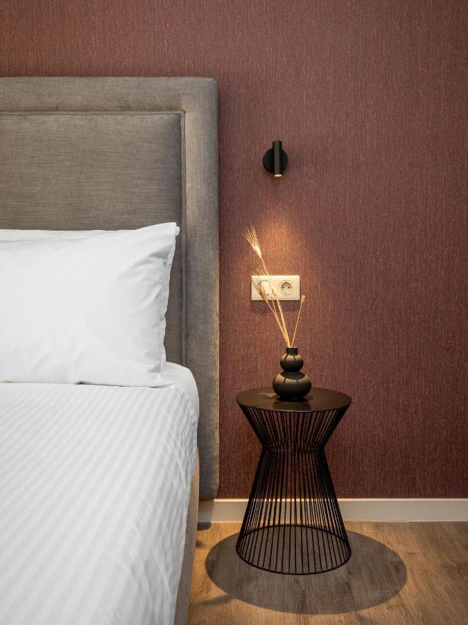 The Beehive Apartments Athena Bagian luar foto